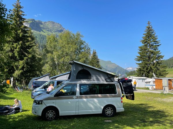 Où trouver une location disponible dans un camping 5 étoiles autour de Ruoms en Ardèche en pleine saison ?